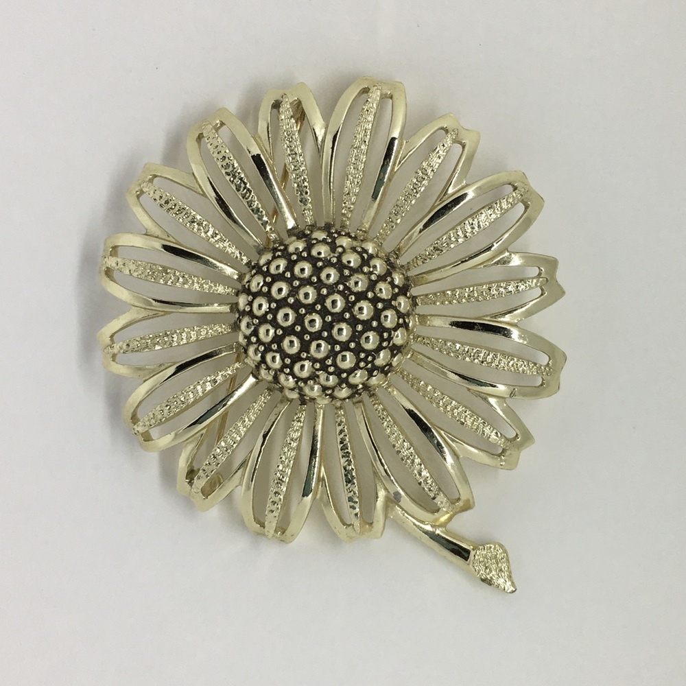 Flower Brooch Sarah Coventry Gold Tone